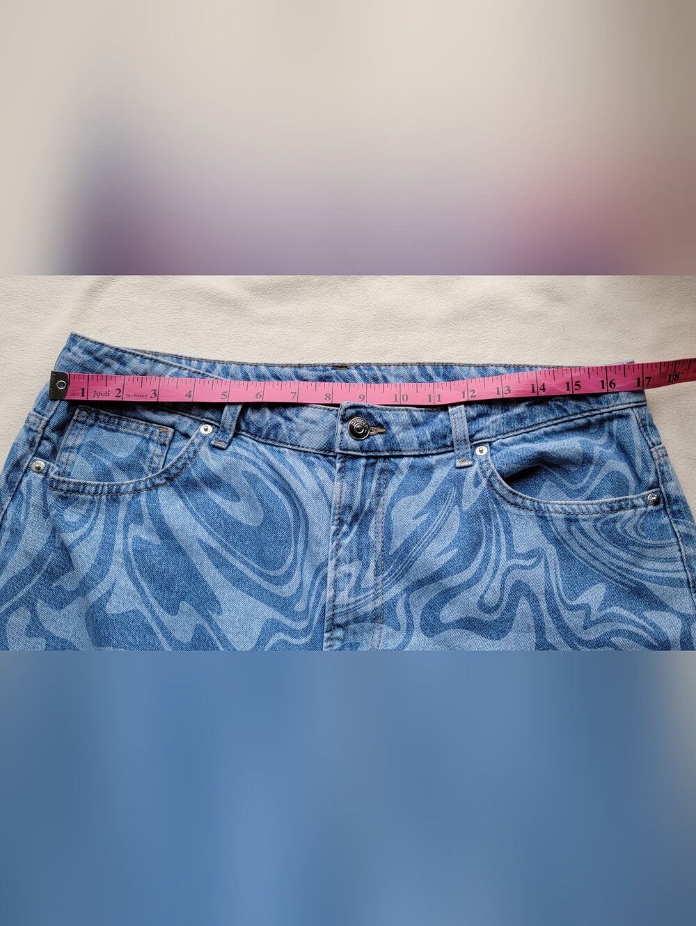 H&M Blue Swirl-Print Relaxed Jeans - Picture 3 of 10